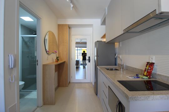 Cozinha de kitnet/studio para alugar com 1 quarto, 24m² em Vila Nova Conceição, São Paulo