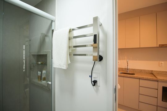 Banheiro de kitnet/studio para alugar com 1 quarto, 24m² em Vila Nova Conceição, São Paulo