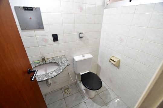 Banheiro de kitnet/studio à venda com 1 quarto, 52m² em Centro, Campinas