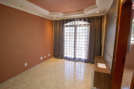 Casa para alugar com 3 quartos, 100m² em Santa Maria, Brasília