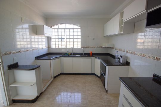 Casa para alugar com 3 quartos, 100m² em Santa Maria, Brasília