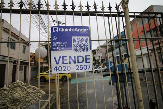 Placa de apartamento à venda com 2 quartos, 71m² em Olaria, Rio de Janeiro