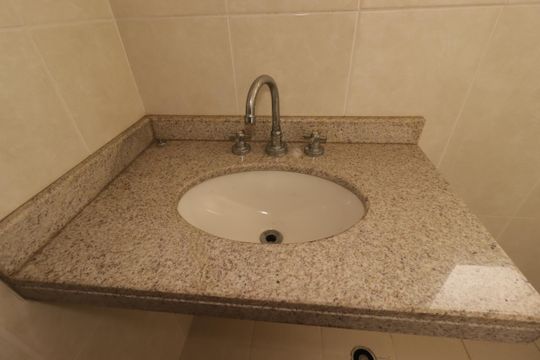 Banheiro da Suíte 1 - Pia de apartamento para alugar com 3 quartos, 175m² em Jardim, Santo André
