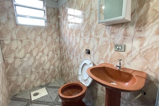 Banheiro de casa para alugar com 1 quarto, 50m² em Raposo Tavares, São Paulo