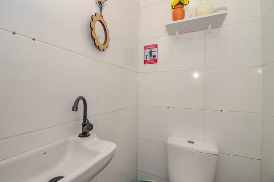 Lavabo Auxiliar ( Externo) de casa para alugar com 2 quartos, 300m² em Jardim Itu, Porto Alegre