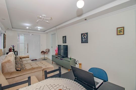 Casa para alugar com 2 quartos, 300m² em Jardim Itu, Porto Alegre