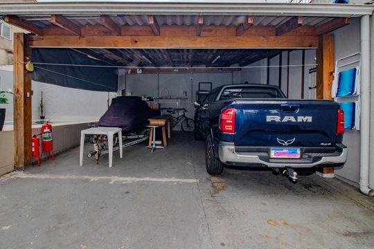 Garagem de casa para alugar com 2 quartos, 300m² em Jardim Itu, Porto Alegre