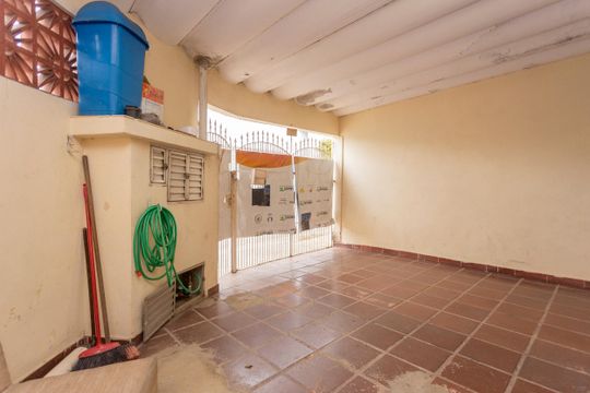 Garagem de casa à venda com 2 quartos, 123m² em Jardim Cidalia, São Paulo