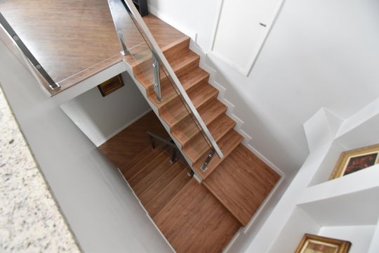 Escada de casa de condomínio para alugar com 4 quartos, 350m² em São Braz, Curitiba