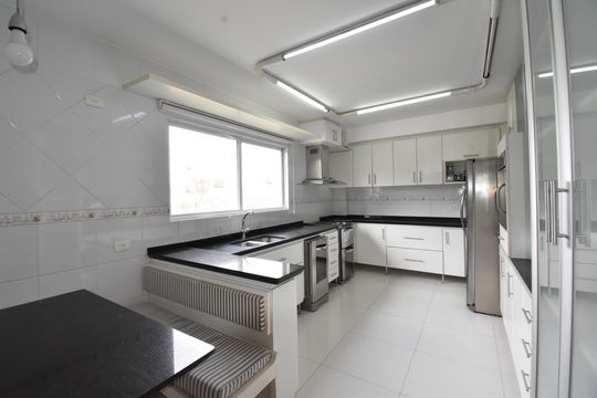 Cozinha de casa de condomínio para alugar com 4 quartos, 350m² em São Braz, Curitiba