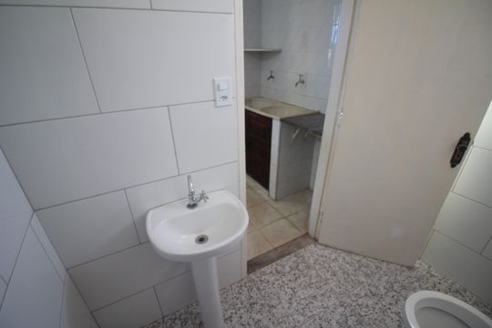 Banheiro de casa para alugar com 3 quartos, 90m² em Mangueiras, Contagem