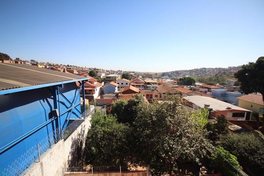 Vista de casa para alugar com 3 quartos, 90m² em Mangueiras, Contagem