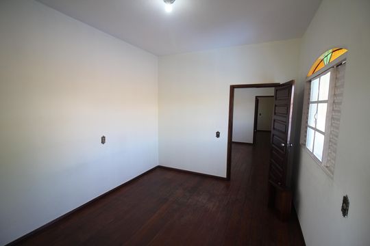 Quarto 1 de casa para alugar com 3 quartos, 90m² em Mangueiras, Contagem