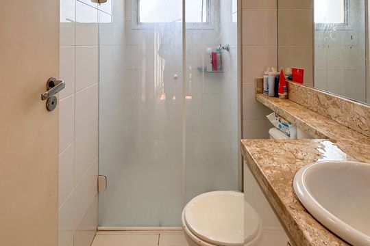 Banheiro Social de apartamento à venda com 2 quartos, 53m² em Ferrazópolis, São Bernardo do Campo