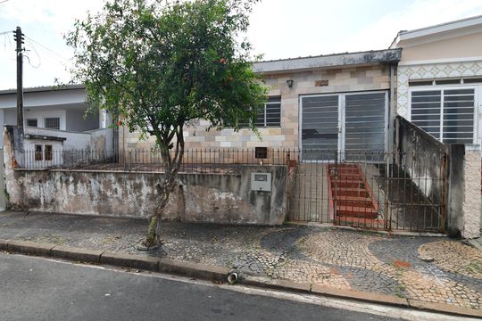 Fachada de casa à venda com 2 quartos, 135m² em Jardim Chapadão, Campinas