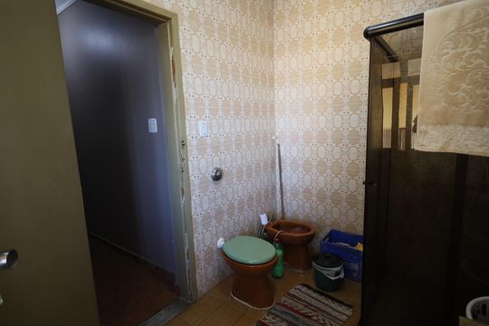 Banheiro de casa para alugar com 3 quartos, 175m² em Km 18, Osasco