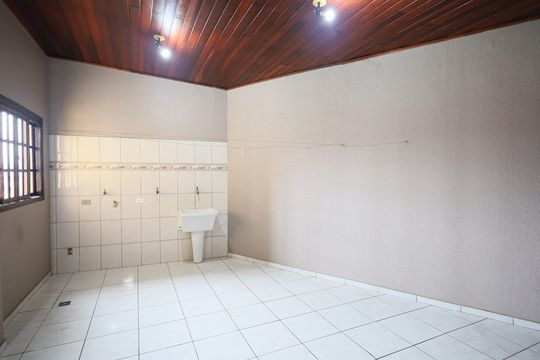 Cozinha e Área de Serviço de casa para alugar com 3 quartos, 175m² em Km 18, Osasco