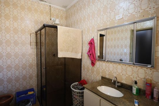 Banheiro de casa para alugar com 3 quartos, 175m² em Km 18, Osasco