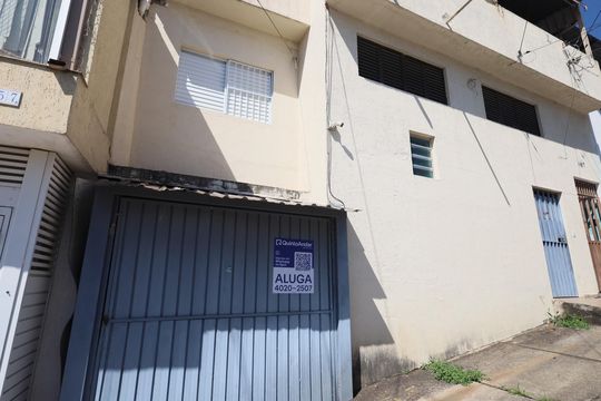 Fachada de casa para alugar com 3 quartos, 175m² em Km 18, Osasco