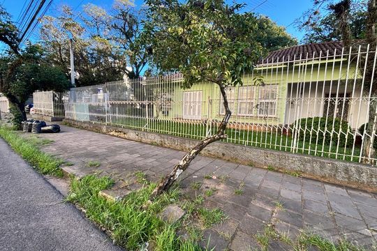 Fachada de casa à venda com 3 quartos, 552m² em Rio Branco, Novo Hamburgo