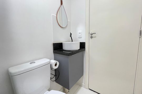 Banheiro de apartamento para alugar com 1 quarto, 15m² em Ferreira, São Paulo