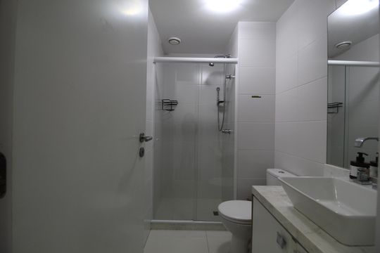 Banheiro Social de apartamento à venda com 3 quartos, 76m² em Barra Olímpica, Rio de Janeiro
