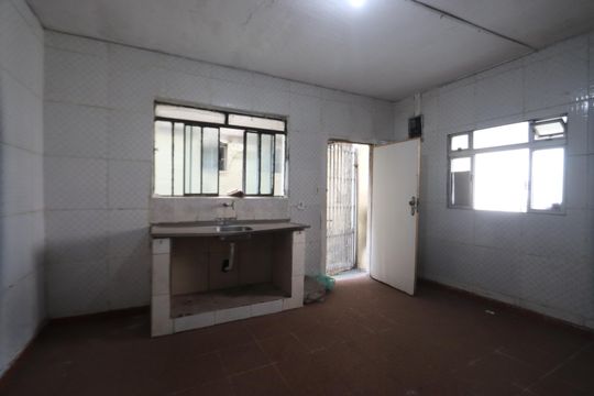 Cozinha de casa para alugar com 1 quarto, 60m² em Vila Antonieta, São Paulo