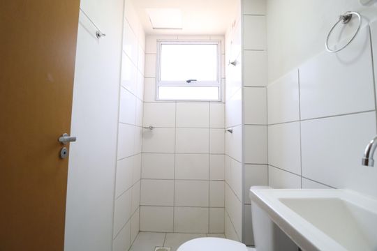 Banheiro Social de apartamento para alugar com 2 quartos, 46m² em Jardim Patricia, Uberlândia