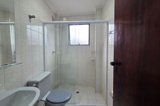 Banheiro de apartamento para alugar com 1 quarto, 49m² em Boqueirão, Praia Grande