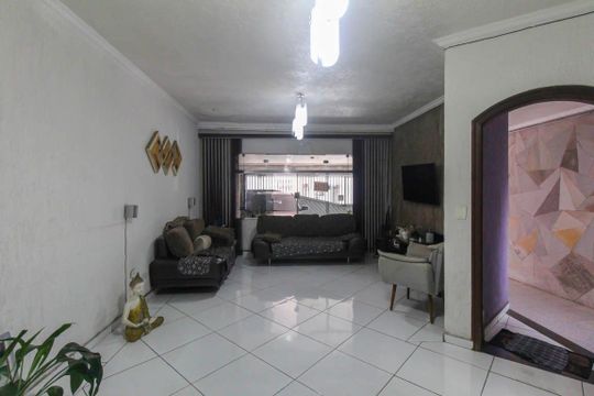 Casa à venda com 4 quartos, 250m² em Quinta da Paineira, São Paulo