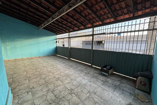 Garagem  de casa para alugar com 3 quartos, 100m² em Qnn 22, Brasília