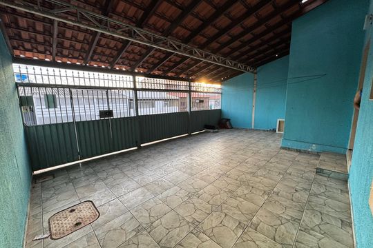 Garagem  de casa para alugar com 3 quartos, 100m² em Qnn 22, Brasília
