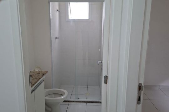 Banheiro de apartamento para alugar com 2 quartos, 50m² em Jardim das Vertentes, São Paulo