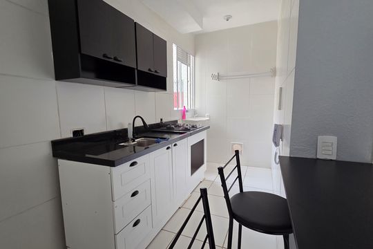 Cozinha de apartamento para alugar com 2 quartos, 42m² em Chácara Estância Paulista, Suzano