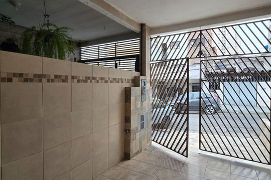 Garagem   de casa para alugar com 2 quartos, 96m² em Picanço, Guarulhos
