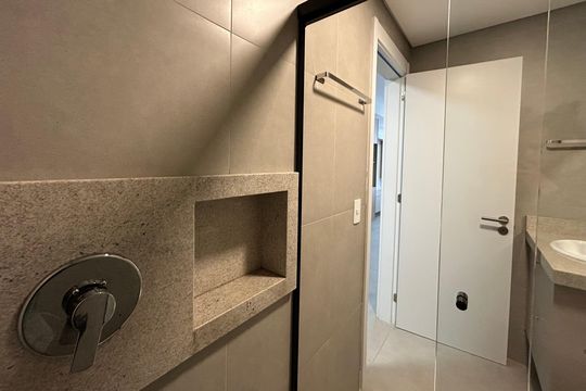 Banheiro de apartamento para alugar com 1 quarto, 31m² em Trindade, Florianópolis