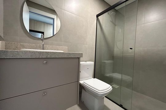 Banheiro de apartamento para alugar com 1 quarto, 31m² em Trindade, Florianópolis