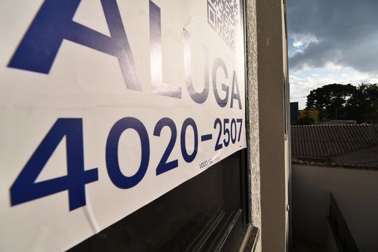 Placa  de kitnet/studio para alugar com 1 quarto, 33m² em Cajuru, Curitiba