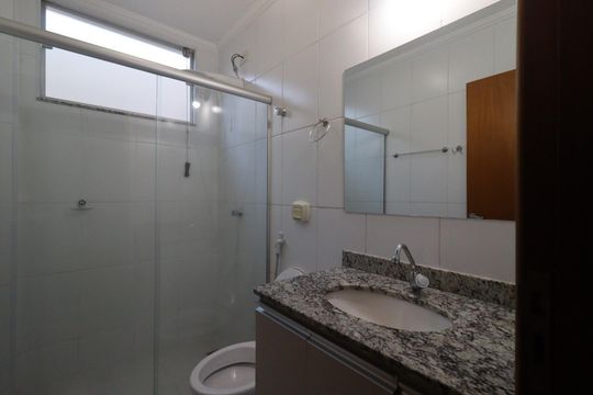 Banheiro da Suíte de apartamento para alugar com 2 quartos, 113m² em Sumarezinho, Ribeirão Preto