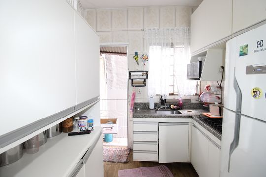 Cozinha de casa à venda com 9 quartos, 300m² em Conjunto Residencial José Bonifácio, São Paulo