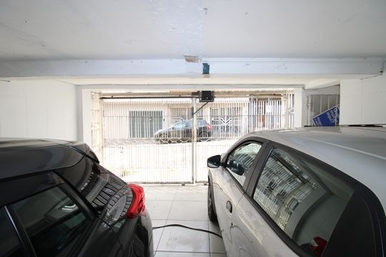 Garagem de casa à venda com 9 quartos, 300m² em Conjunto Residencial José Bonifácio, São Paulo