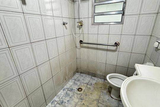 Banheiro de casa à venda com 2 quartos, 50m² em Jardim do Estádio, Santo André