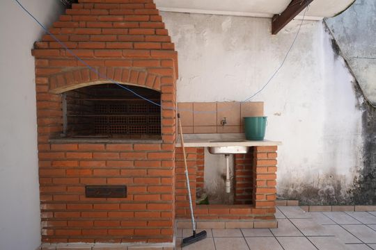 Casa à venda com 2 quartos, 159m² em Vila Aquilino, Santo André
