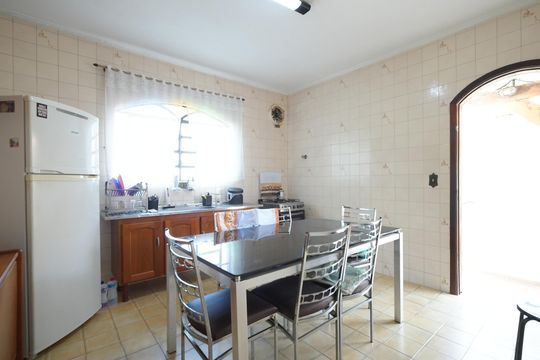 Cozinha de casa à venda com 2 quartos, 159m² em Vila Aquilino, Santo André