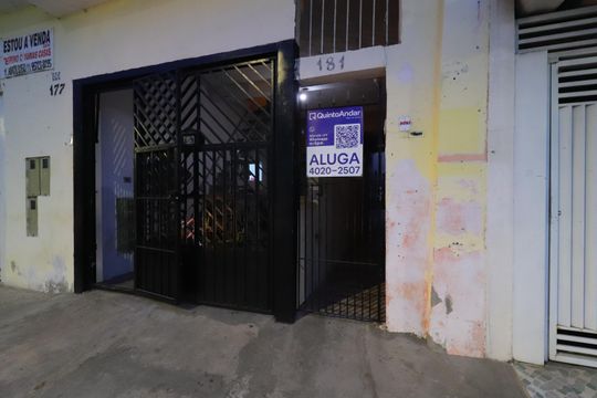 Fachada de casa para alugar com 1 quarto, 54m² em Jardim Helena, São Paulo