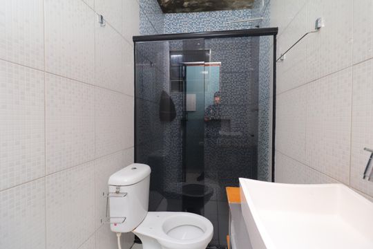 Banheiro de casa para alugar com 1 quarto, 54m² em Jardim Helena, São Paulo