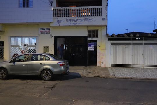 Fachada de casa para alugar com 1 quarto, 54m² em Jardim Helena, São Paulo