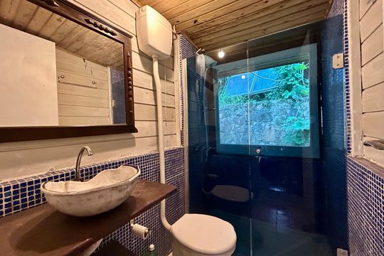 Banheiro 2 de casa para alugar com 2 quartos, 120m² em Canto da Lagoa, Florianópolis
