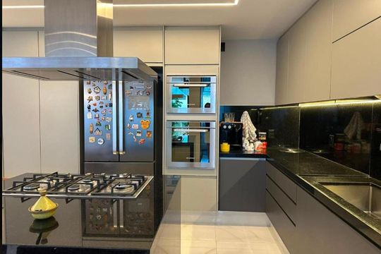 Cozinha de apartamento à venda com 3 quartos, 123m² em Barra da Tijuca, Rio de Janeiro
