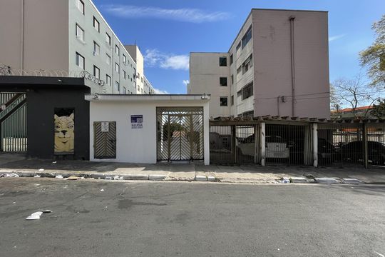 Fachada + Placa de apartamento para alugar com 2 quartos, 43m² em Conjunto Habitacional Padre Manoel de Paiva, São Paulo